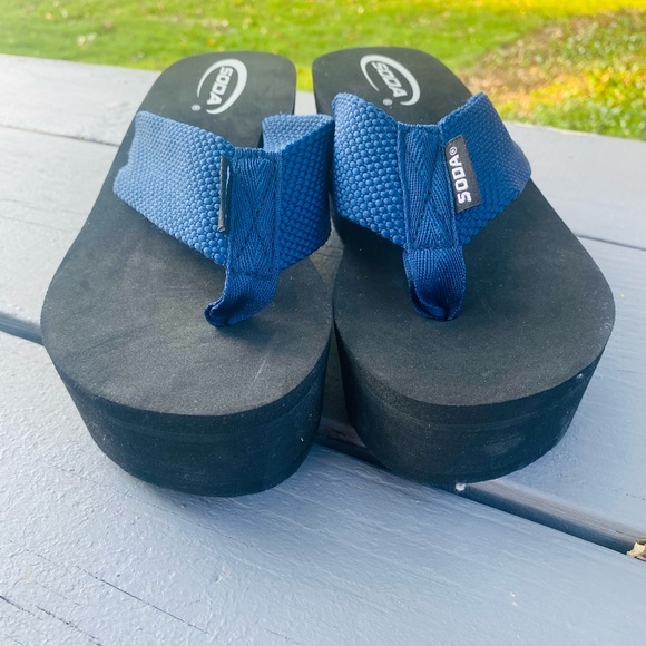 Soda Women's Black and Blue Sandals S/8 - Picture 8 of 11